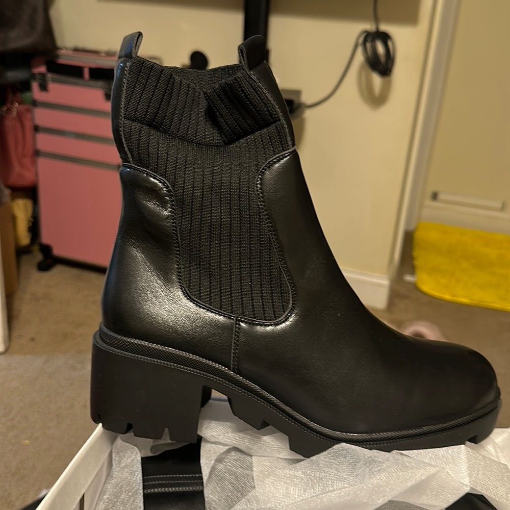 Winter ready leather booties that has a leather and sock pattern finishing